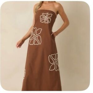 Chic Strapless Brown Dress with Floral Accents